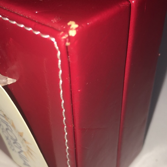 California Accessories Travel Compact w/ Mirror - Picture 6 of 7